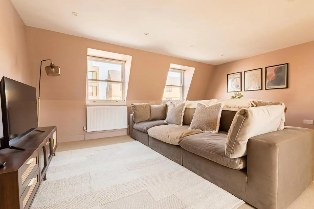 Image 5 of 2BR Flat 10min to London Bridge