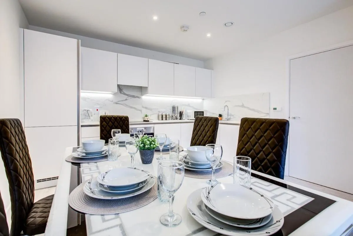 Image 4 of 2BR Flat – Walk to Elizabeth Line – Free Parking
