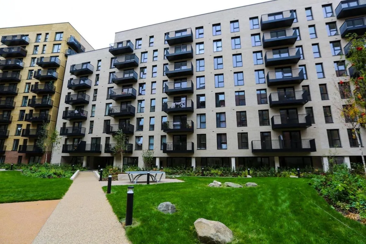 Image 5 of 2BR Flat – Walk to Elizabeth Line – Free Parking