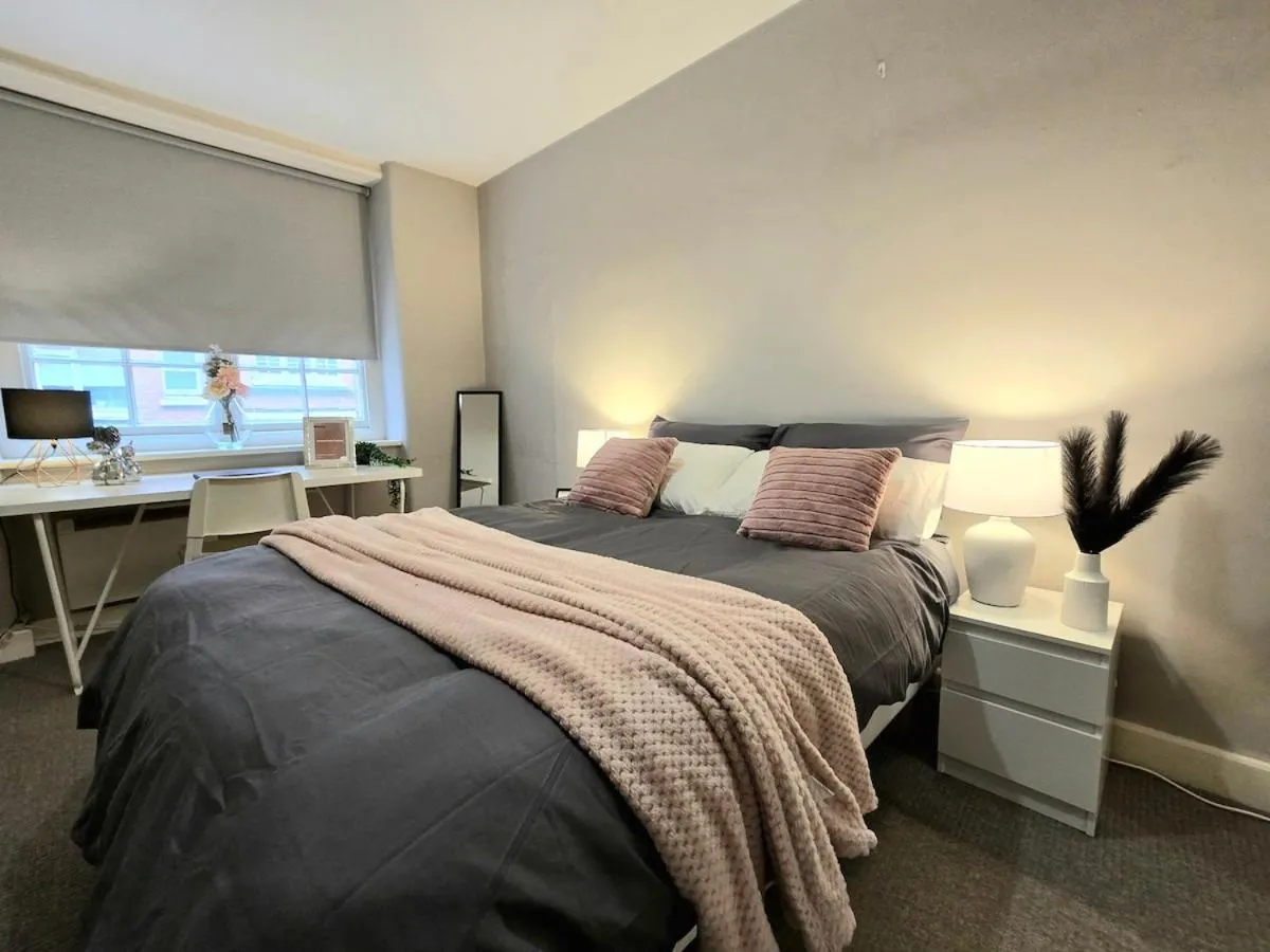 Image 5 of 2BR Gem Stylish & Spacious Kings Cross Flat