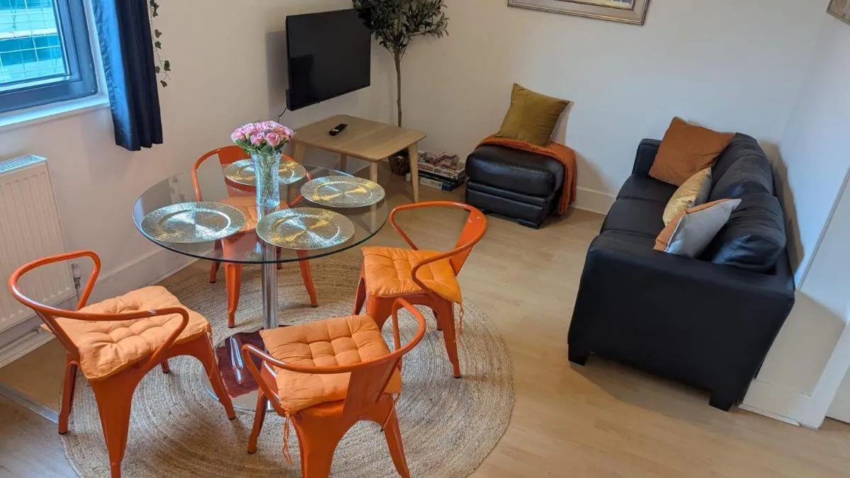 Image 3 of 2BR Penthouse Flat in West London Near Elizabeth Line
