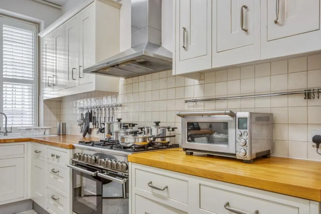 Image 4 of 2Bed 2Bath Apartment Earls Court