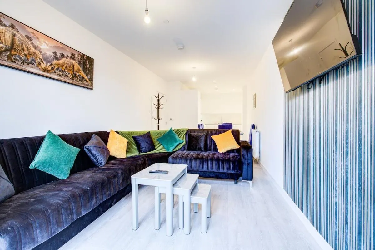 Image 5 of 2-Bed 2-Bath Flat – Free Parking – Elizabeth Line