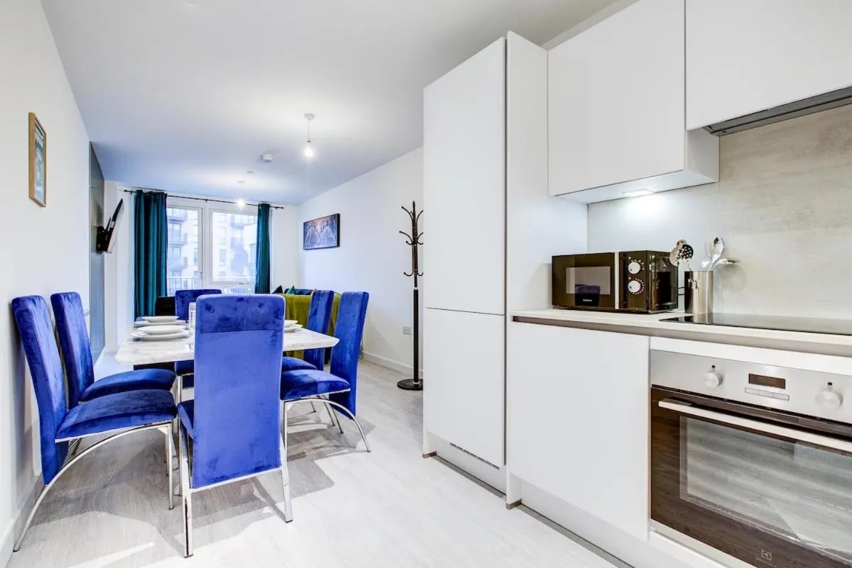 Image 4 of 2-Bed 2-Bath Flat – Free Parking – Elizabeth Line