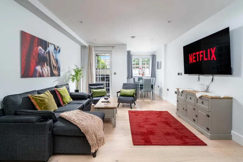 2Bed 2Bath at Hendon – 3 min to Train – 65 Inch TV