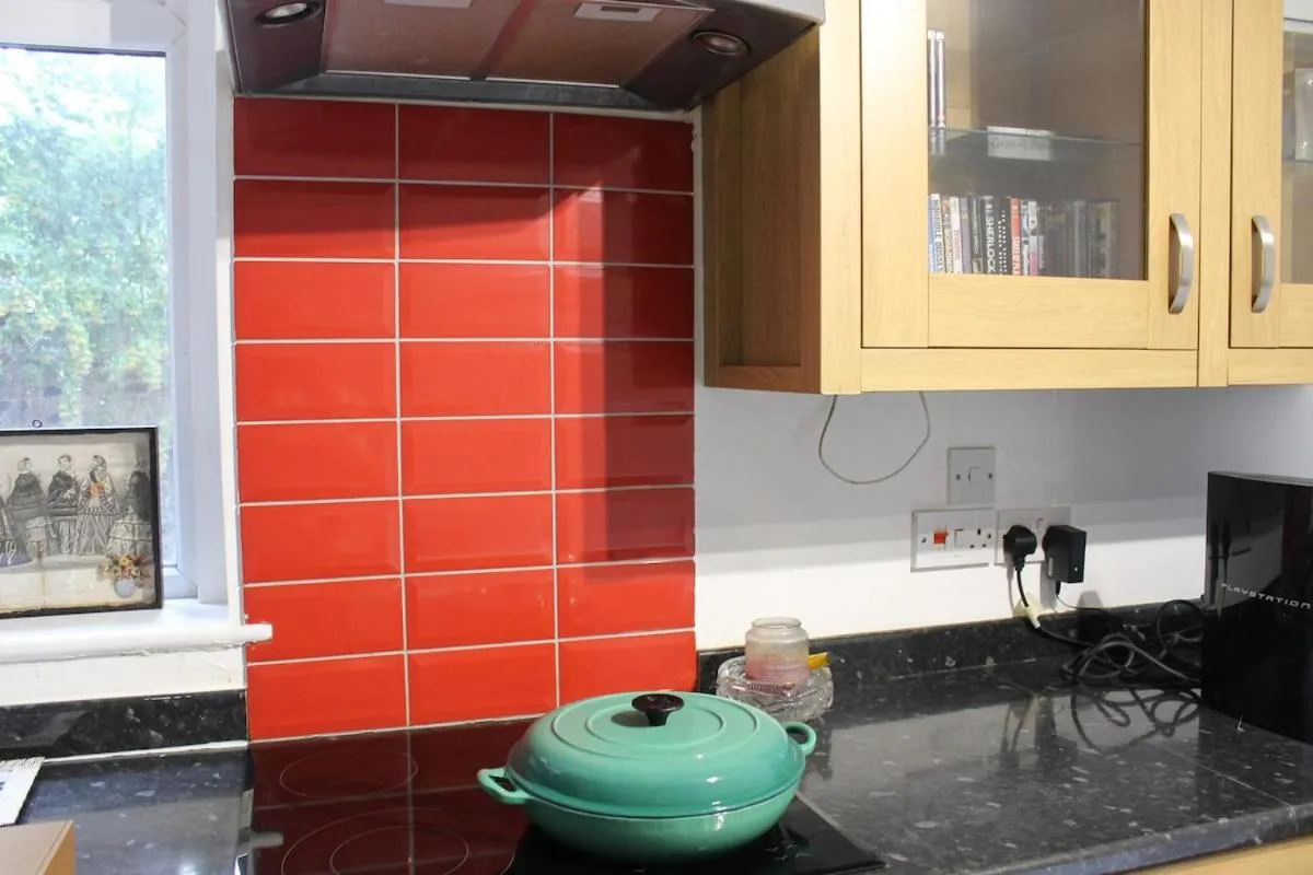 Image 3 of 2-Bed Garden Flat in Vibrant SW9