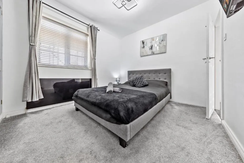 2-Bed House, Bromley, Free Parking, 30 min to Central London – Sleeps 6