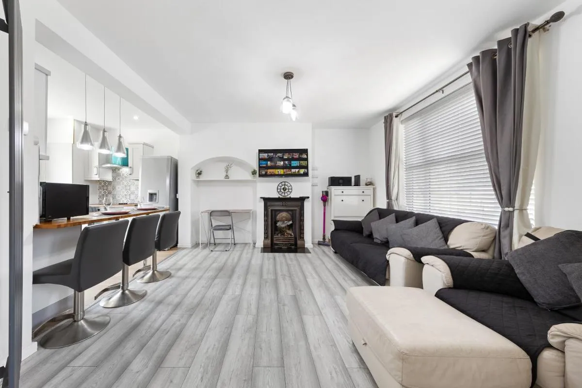 Image 5 of 2-Bed House, Bromley, Free Parking, 30 min to Central London – Sleeps 6
