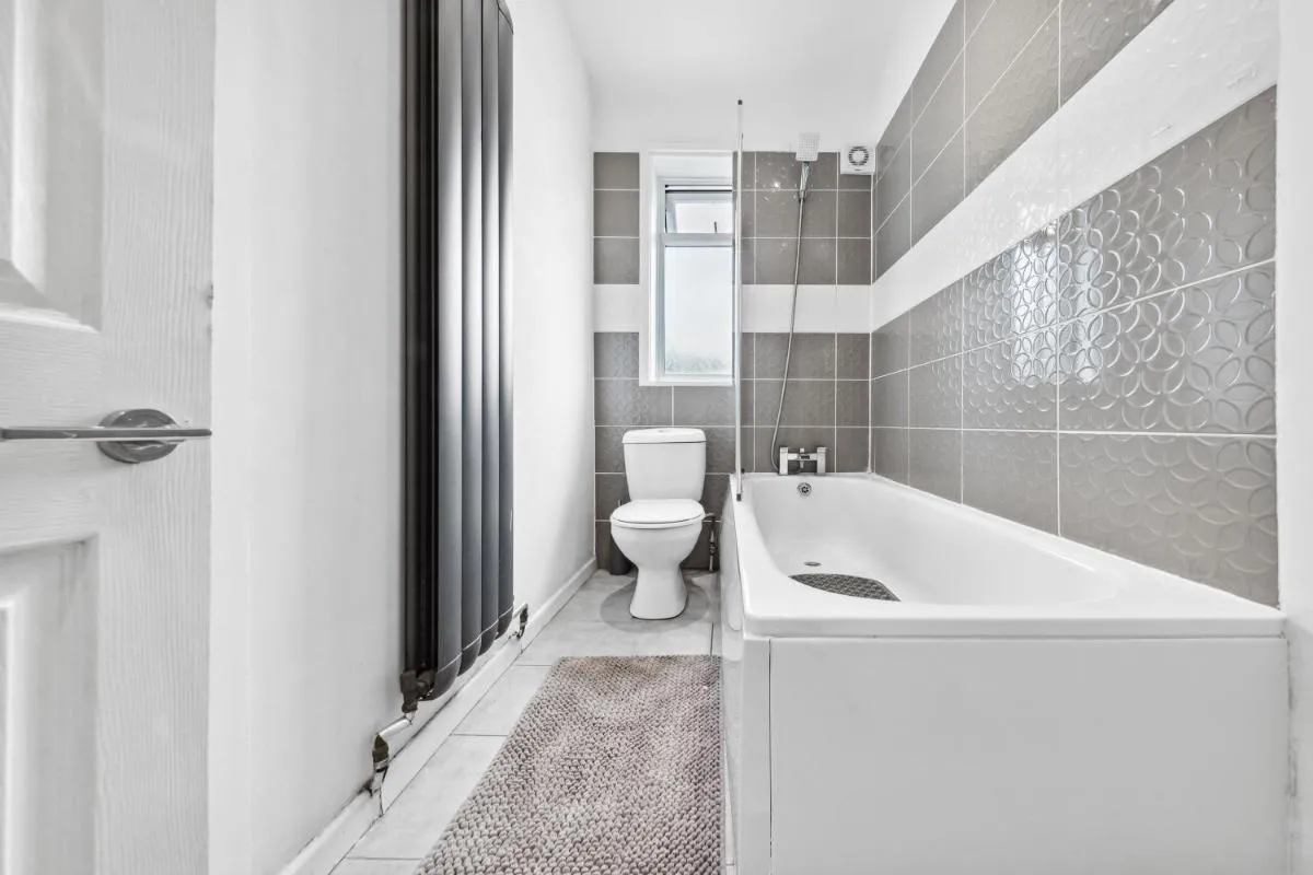 Image 3 of 2-Bed House, Bromley, Free Parking, 30 min to Central London – Sleeps 6