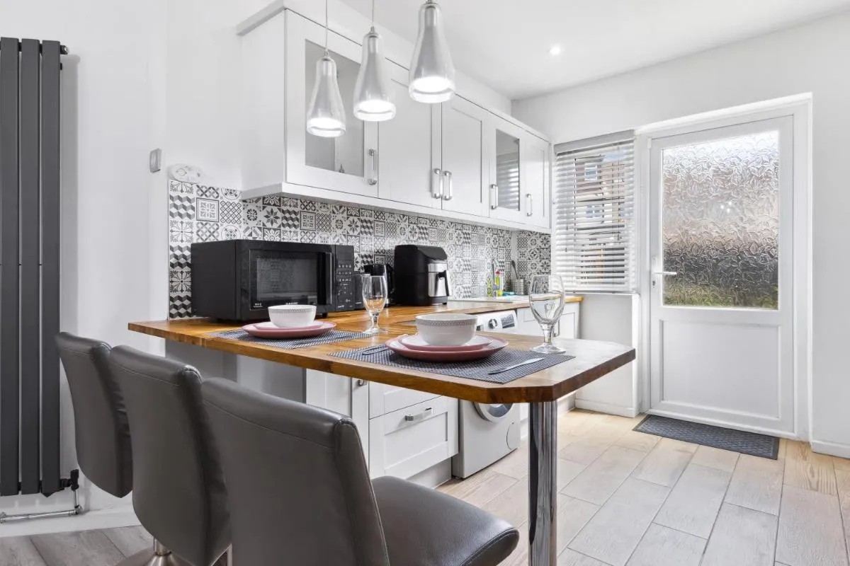 Image 4 of 2-Bed House, Bromley, Free Parking, 30 min to Central London – Sleeps 6