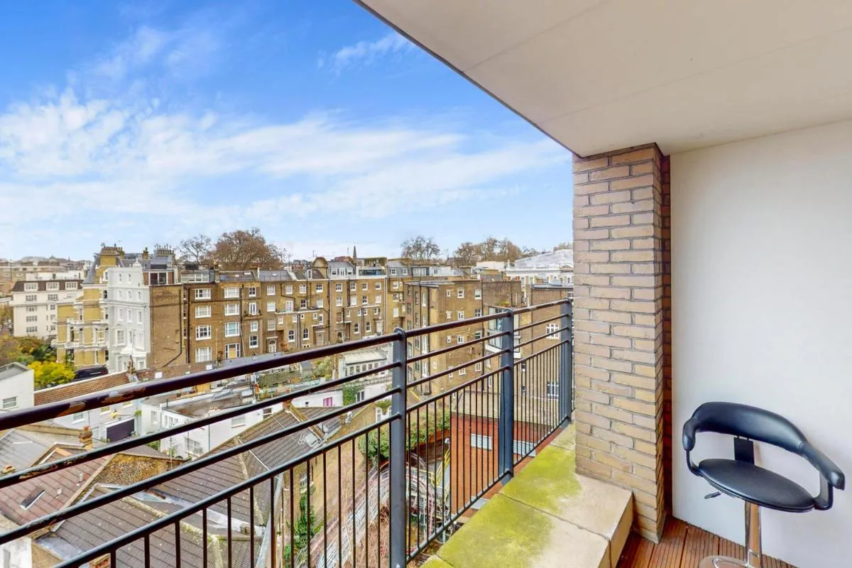 Image 5 of 2Bed Kensington Stay – 5min Walk to Gloucester Transit