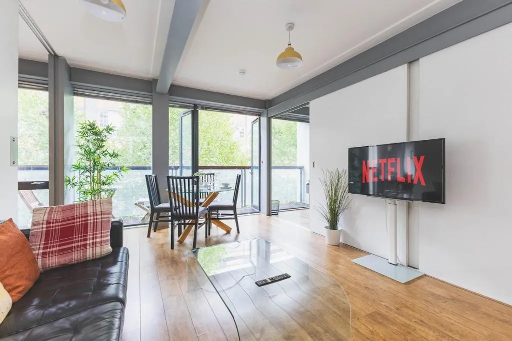 2Bed Stratford Apt with Easy Access to Central London, O2, ExCel, Parking Nearby