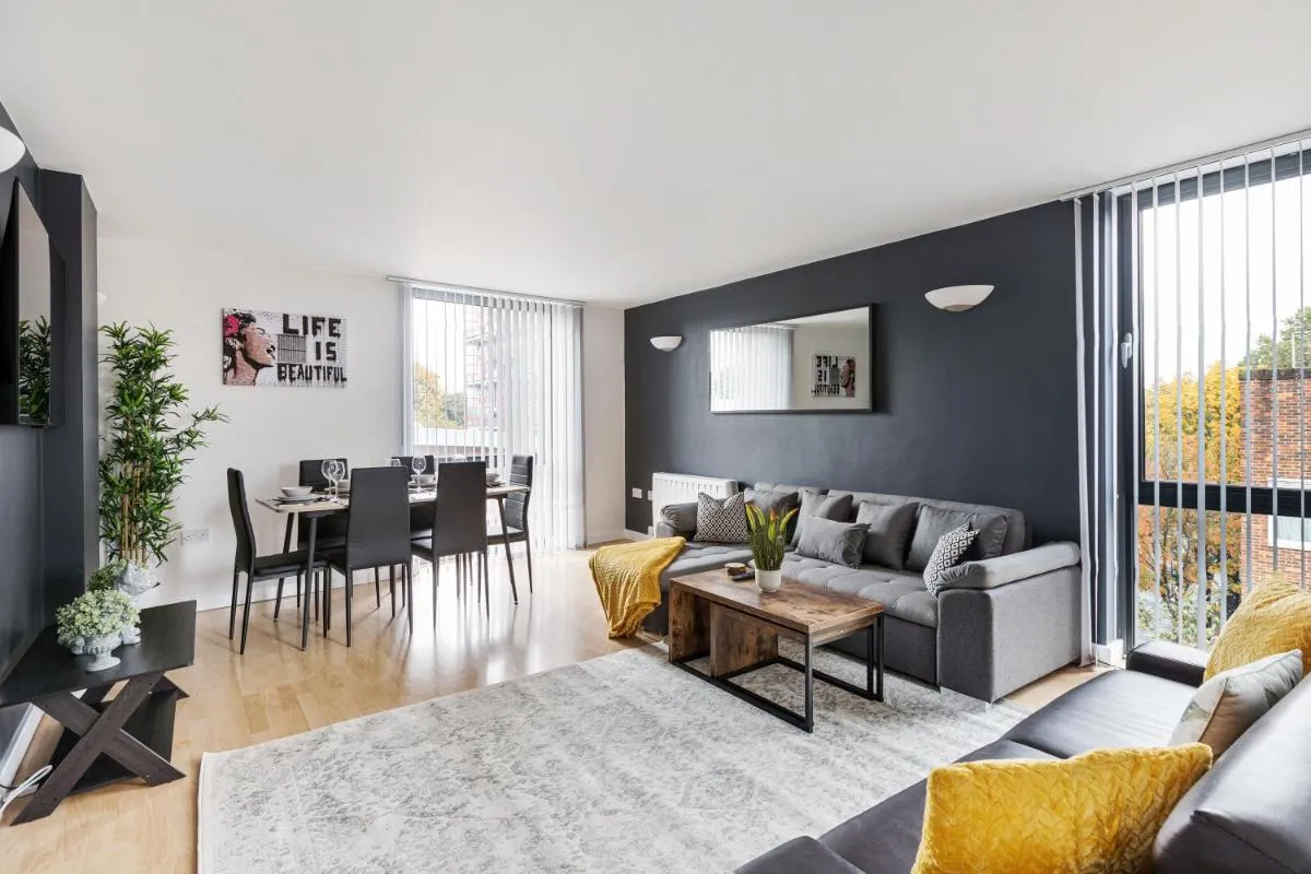 Image 3 of 2Bedroom 2Bathroom Large Modern Apartment with Balcony at King’s Cross