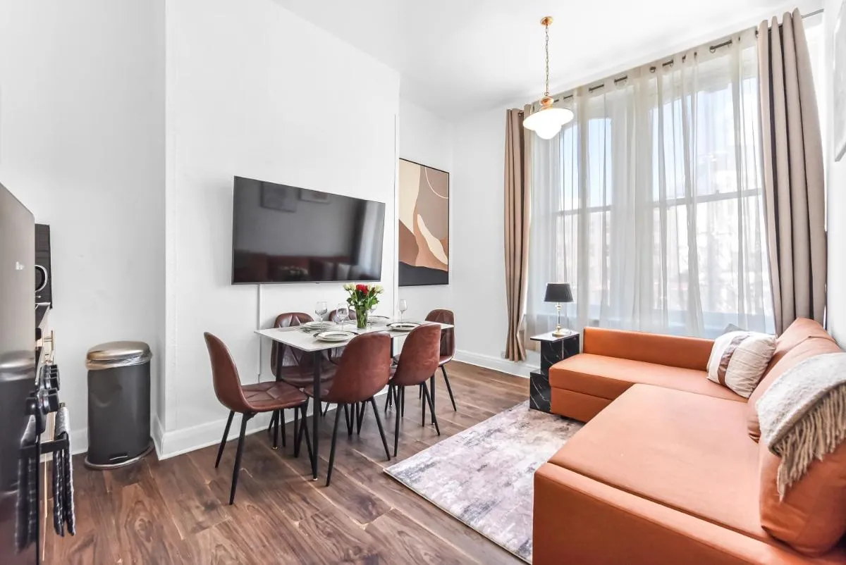 Image 5 of 2-Bedroom Apartment in Central London Opposite Station