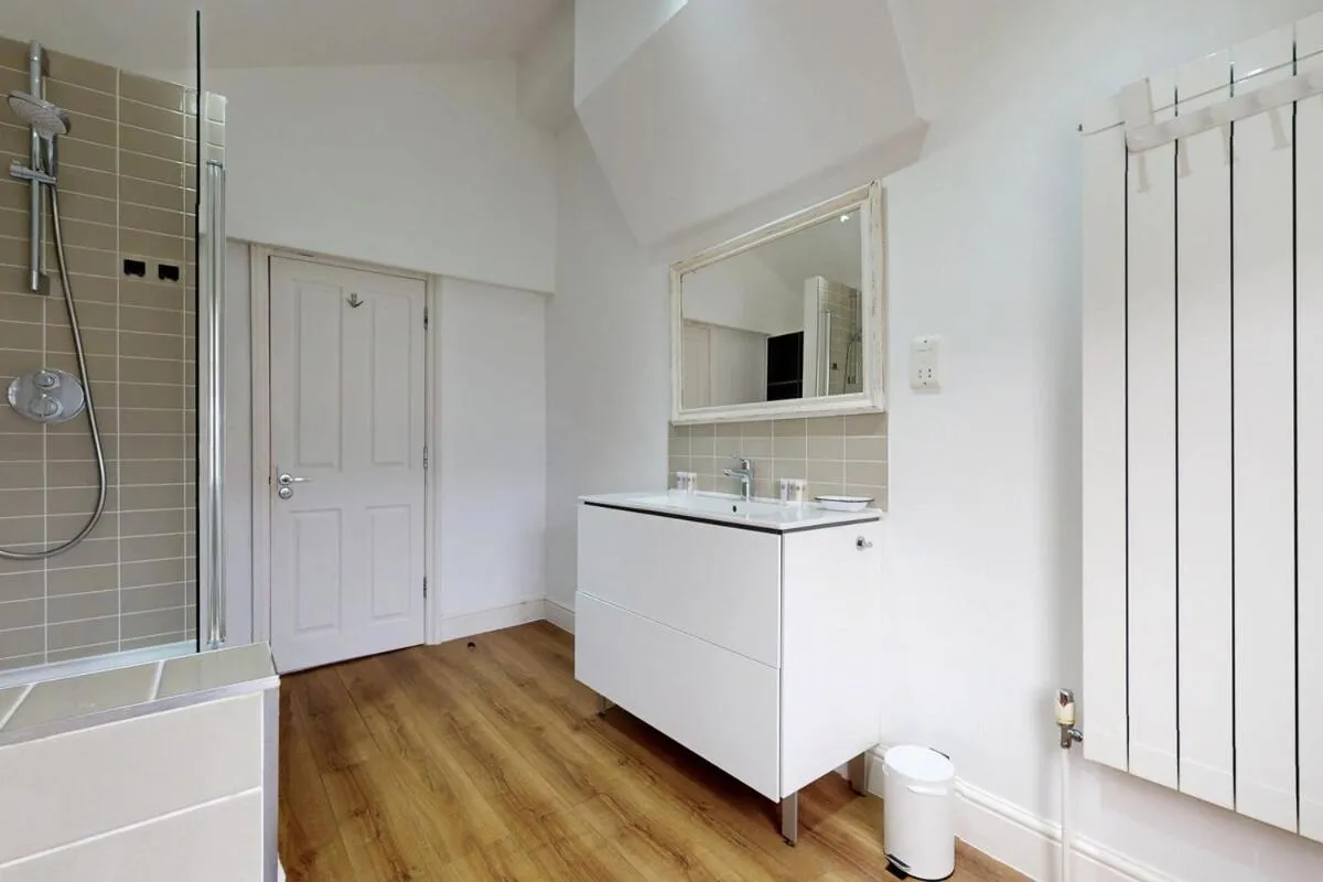 Image 3 of 2Bedroom House Near Wood Green Tube & Bus Stop