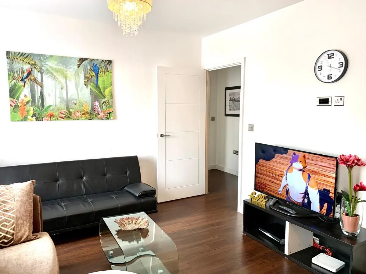 Image 5 of 2-Bedrooms Modern Apartment next to Velodrome, Lounge, Balcony, Parking, ABBA