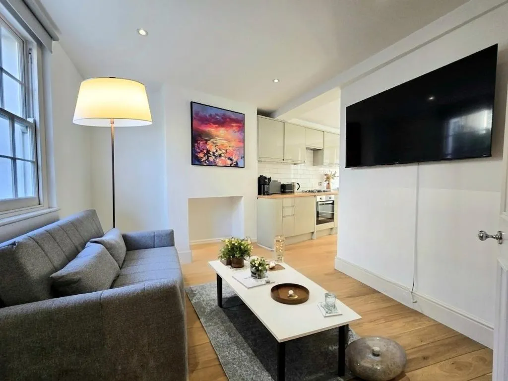 Image 1 of 2 BD Gorgeous Kings Cross Residency