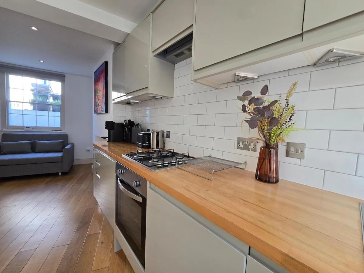 Image 3 of 2 BD Gorgeous Kings Cross Residency