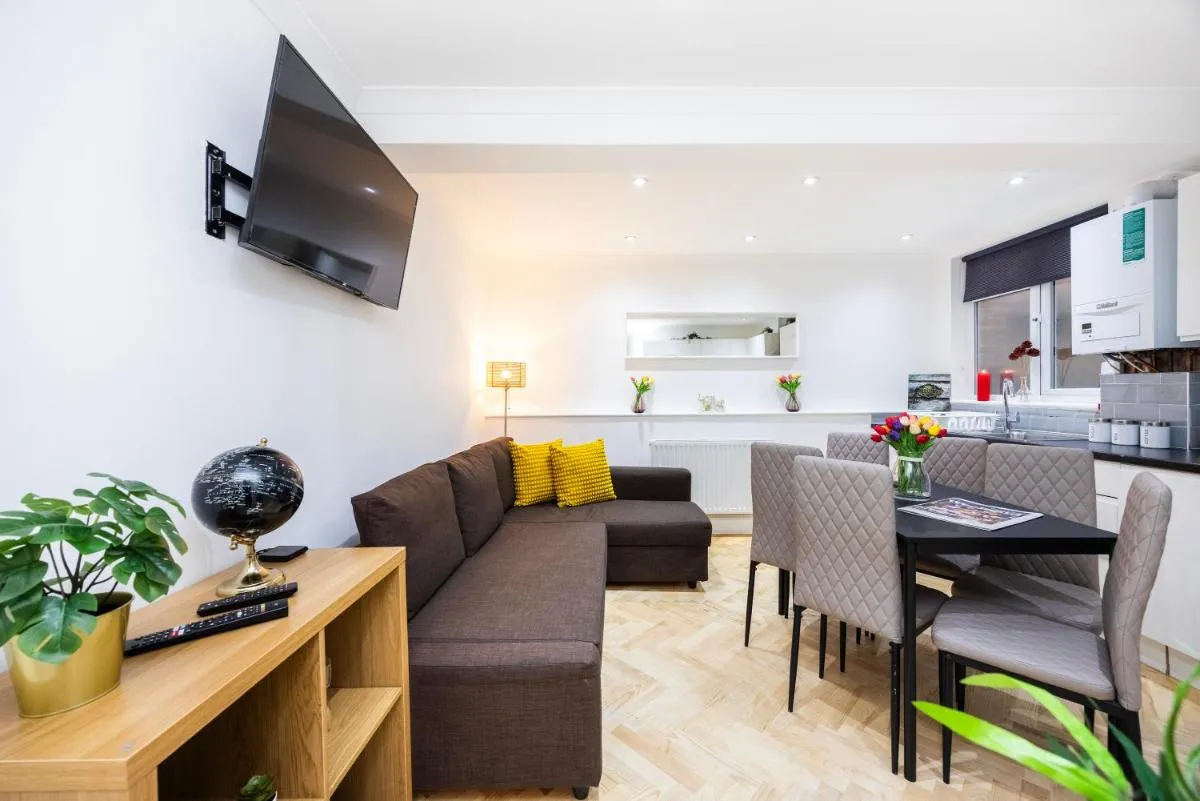 Image 5 of 2 BR Apt By Plotseeker Short Term Rental London