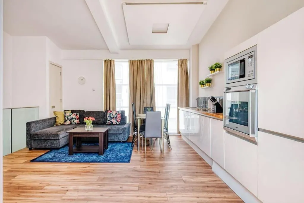 Image 4 of 2 BR Flat Edgware Road