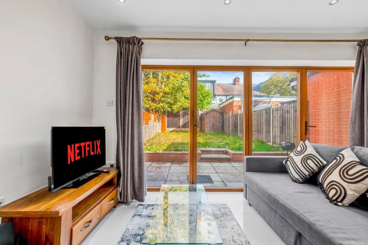 Image 5 of 2 BR | Garden Flat | Parking | Early+late check in