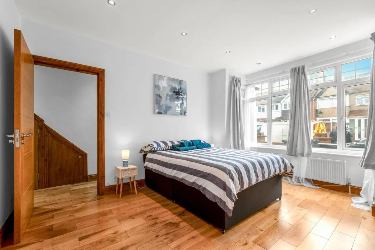 Image 3 of 2 BR | Garden Flat | Parking | Early+late check in