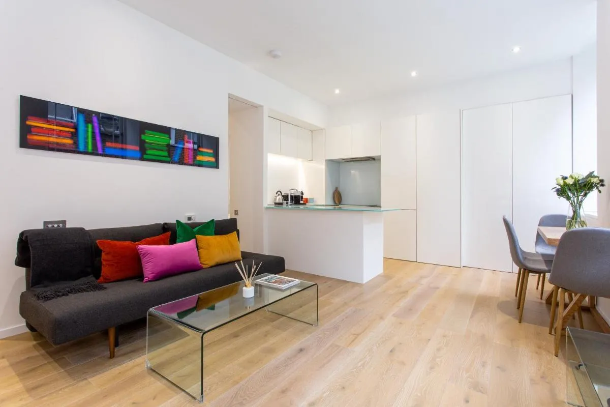 Image 5 of 2 Bed 2 Bath Apartment Off Regent Street
