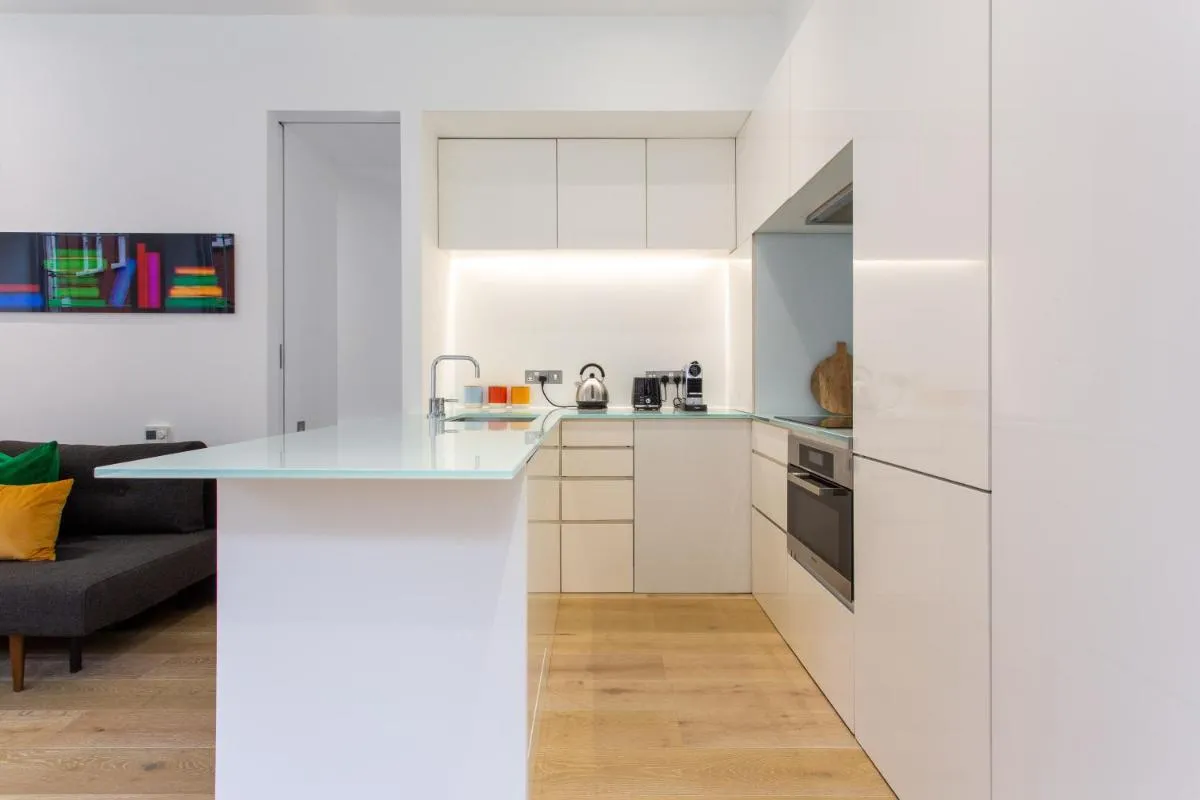 Image 4 of 2 Bed 2 Bath Apartment Off Regent Street