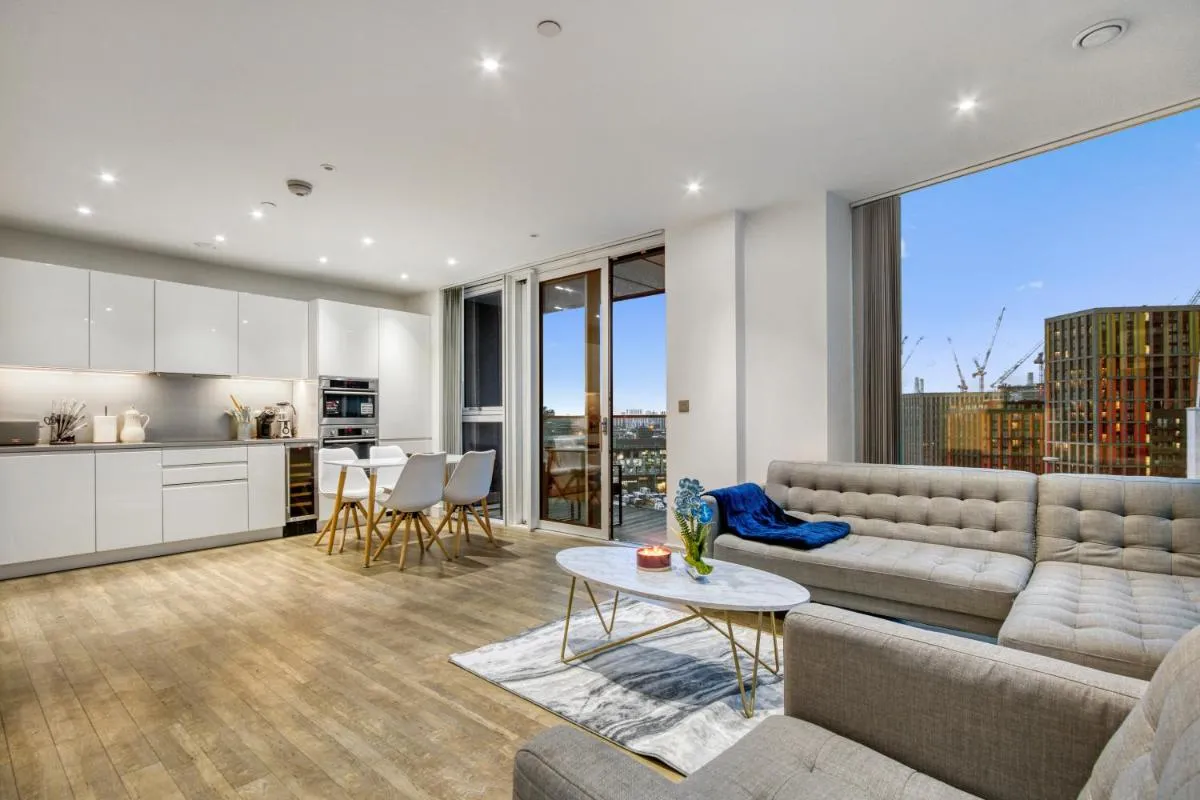 Image 4 of 2 Bed 2 Bath Next to Nine Elms Station – Zone 1