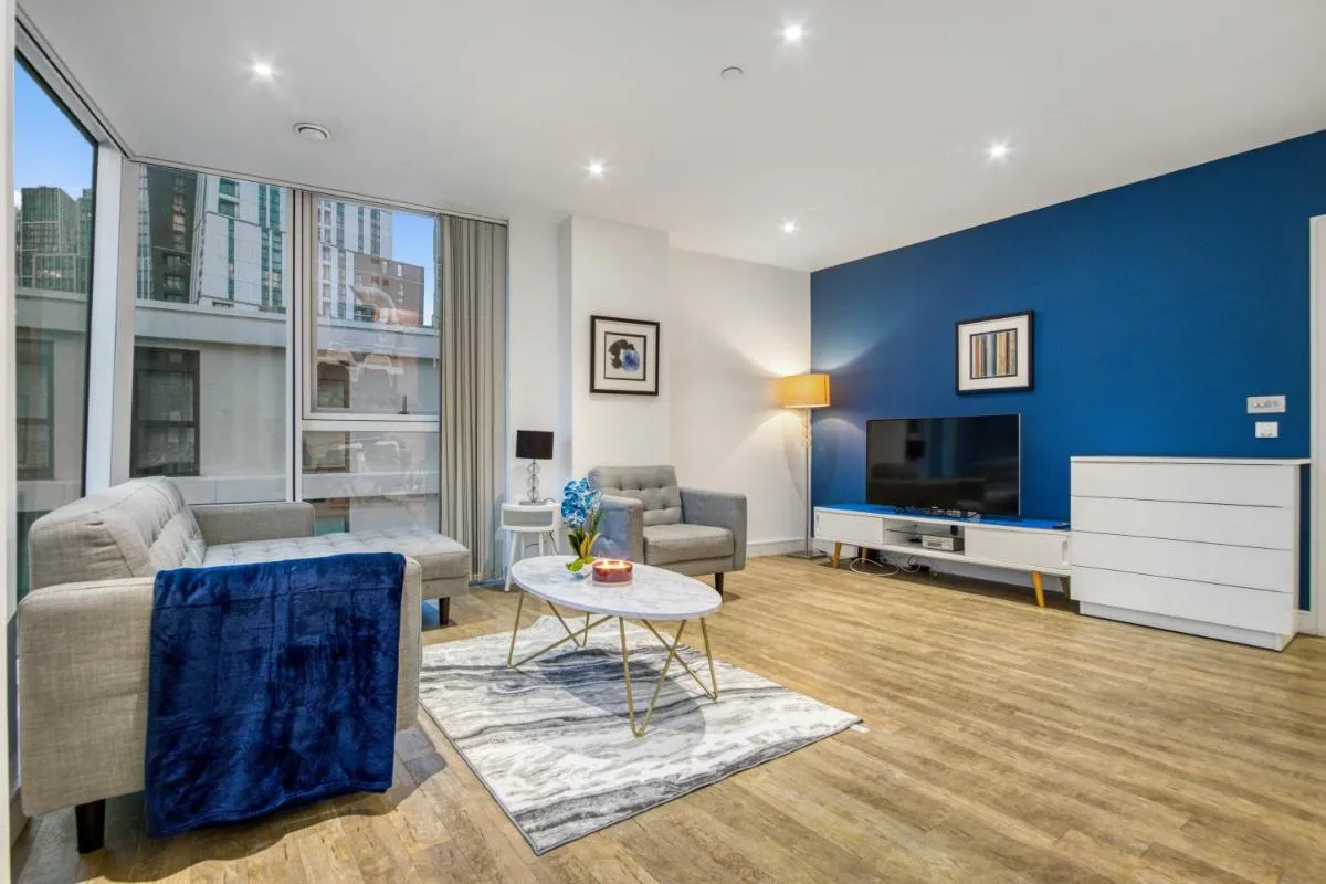Image 5 of 2 Bed 2 Bath Next to Nine Elms Station – Zone 1