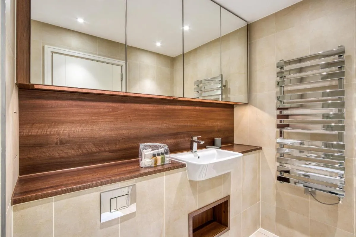 Image 3 of 2 Bed 2 Bath Next to Nine Elms Station – Zone 1