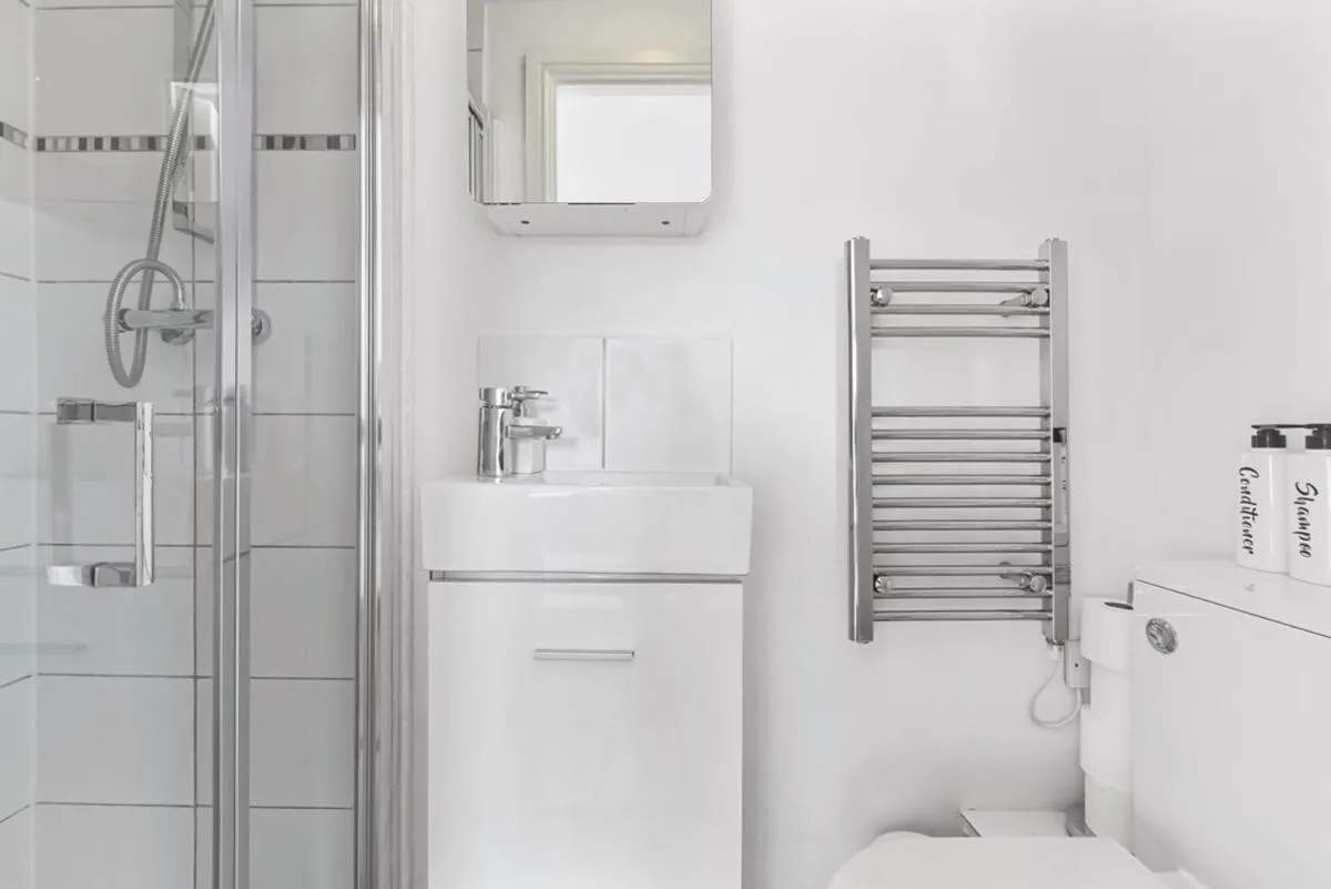 Image 3 of 2 Bed 2 Bath in Camden