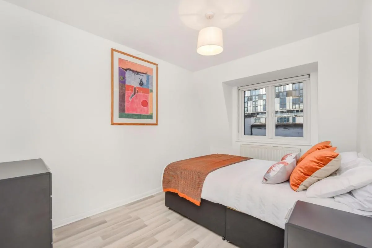 Image 3 of 2 Bed Apartment- Finsbury Park Station C