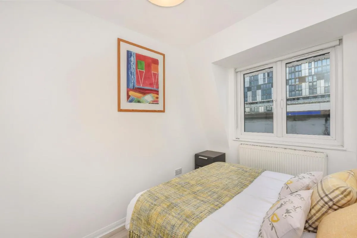 Image 5 of 2 Bed Apartment- Finsbury Park Station C