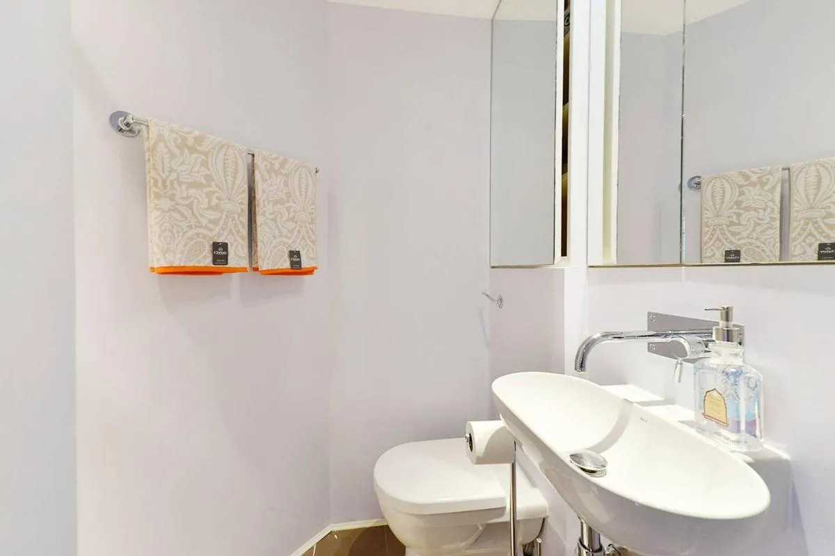 Image 3 of 2 Bed Apartment- Regent Street!