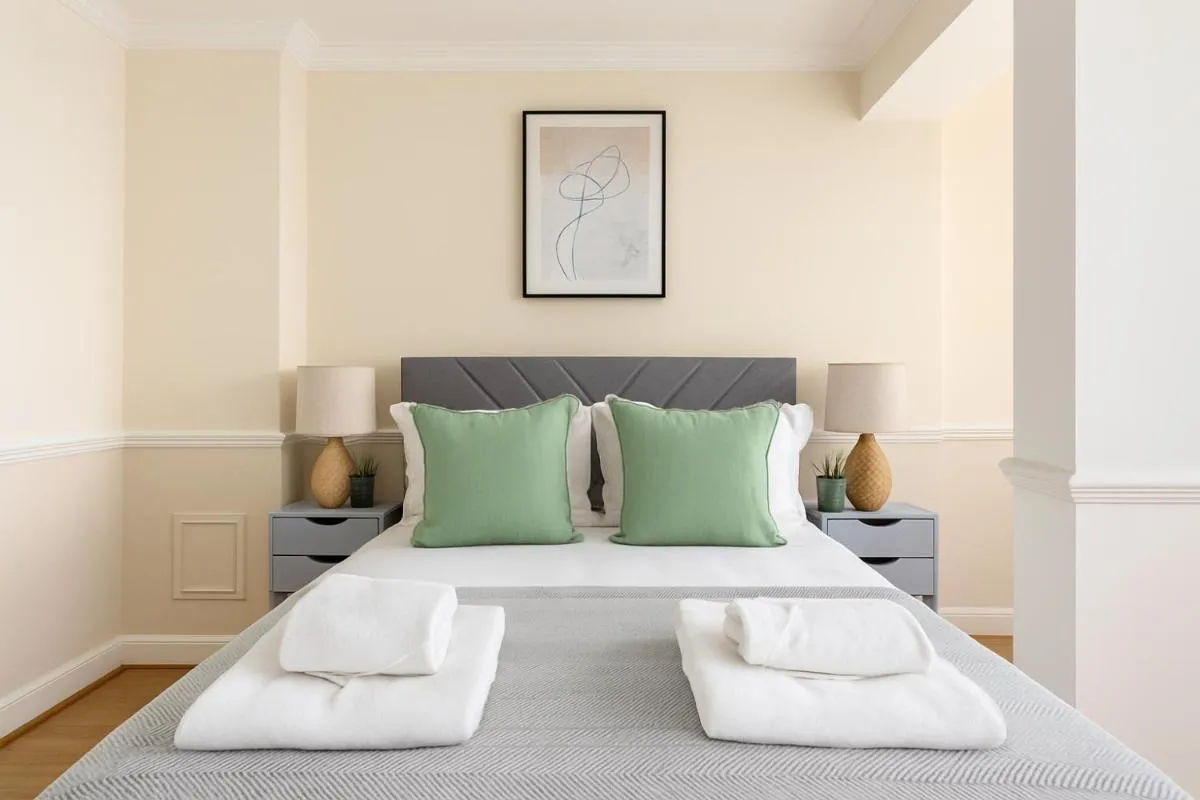 Image 3 of 2 Bed Apartment in Hammersmith