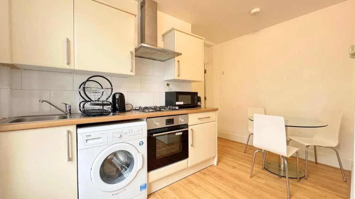 Image 3 of 2 Bed Apartment in Paddington