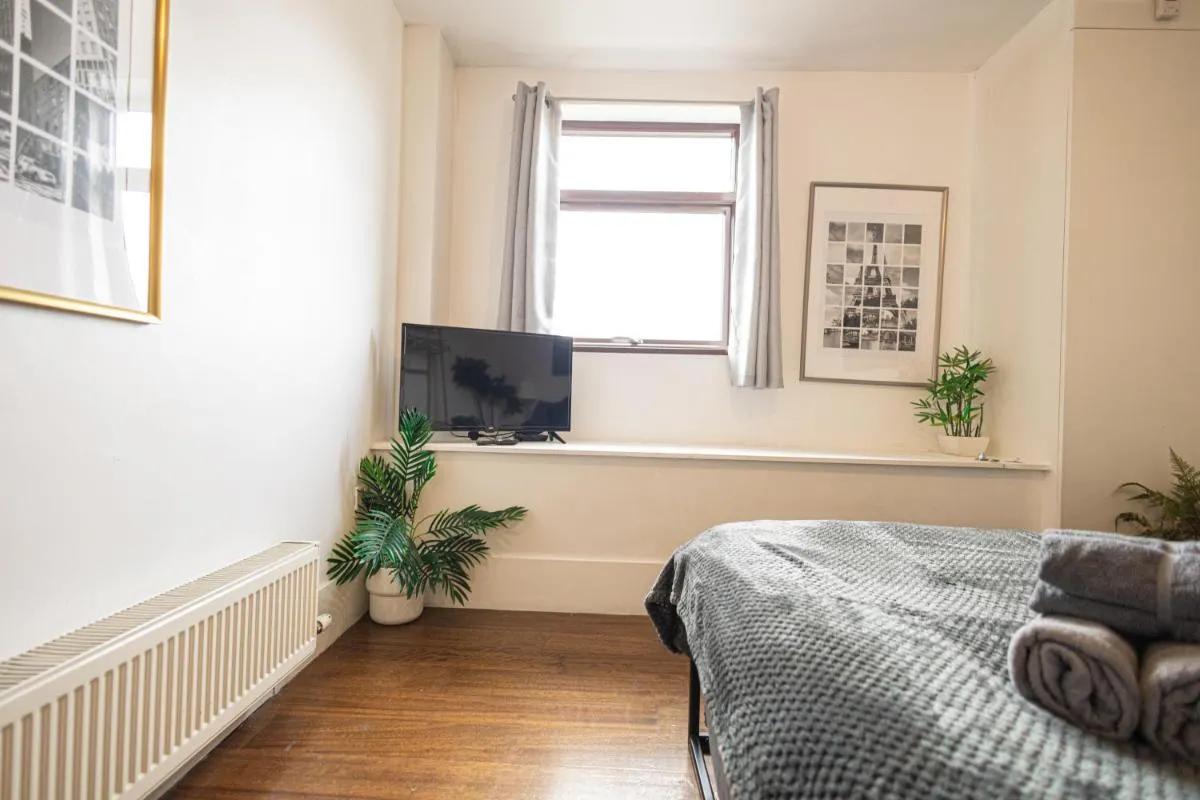Image 5 of 2 Bed Camden Town sec to tube