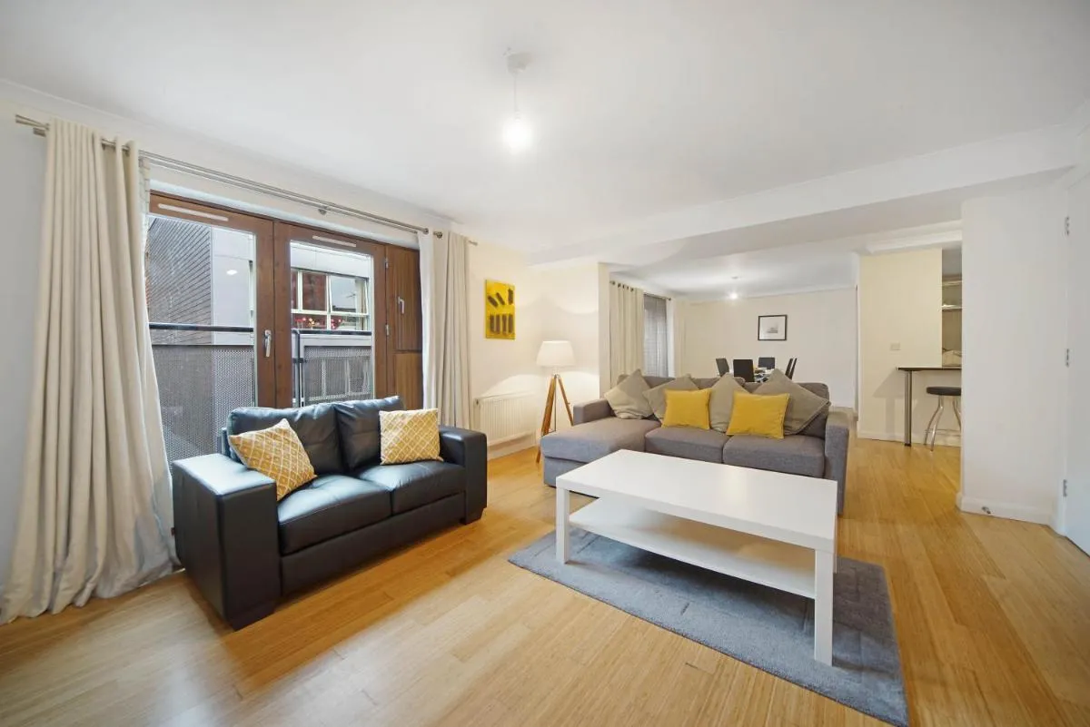 Image 2 of 2 Bed Chic Apartment near Shoreditch & Liverpool St FREE WIFI & PARKING by City Stay Aparts London