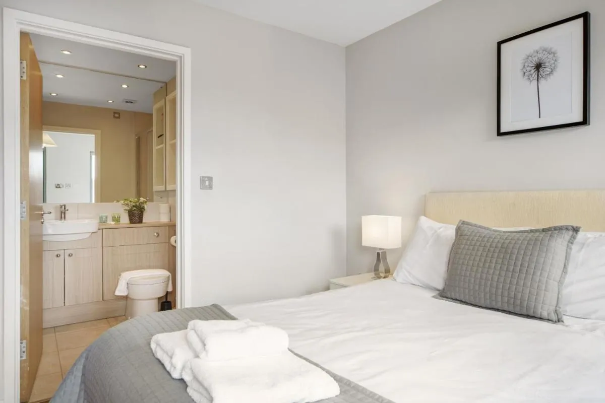 Image 3 of 2 Bed Executive Penthouse near Liverpool Street FREE WIFI by City Stay Aparts London