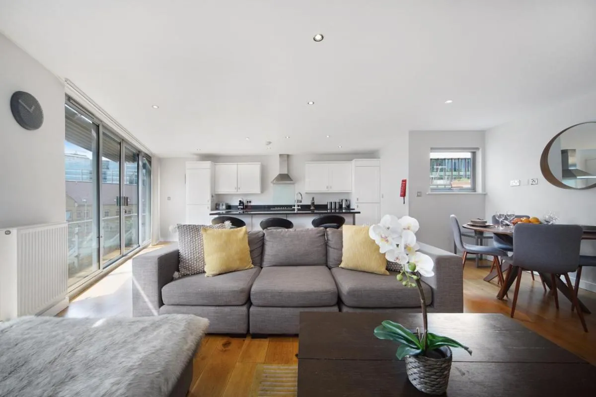 Image 4 of 2 Bed Executive Penthouse near Liverpool Street FREE WIFI by City Stay Aparts London