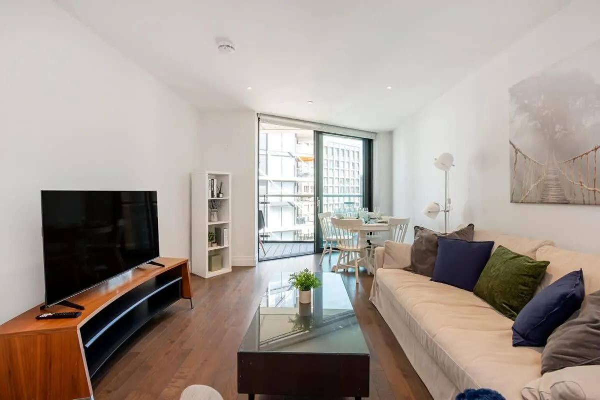 Image 3 of 2 Bed Flat Big Ben View