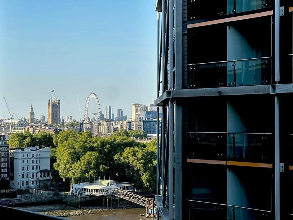 Image 1 of 2 Bed Flat Big Ben View