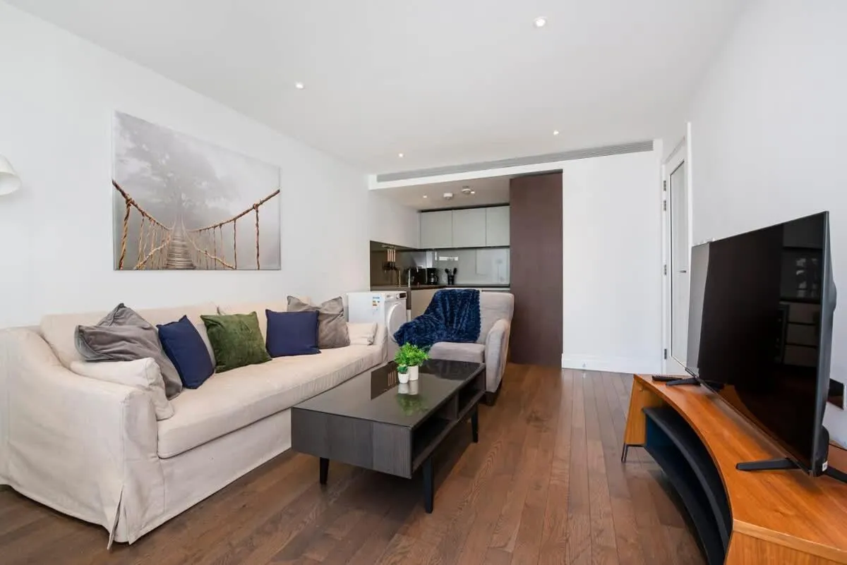 Image 4 of 2 Bed Flat Big Ben View