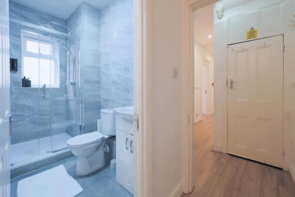 Image 2 of 2 Bed Flat In Heart Of Kilburn With Full Kitchen London