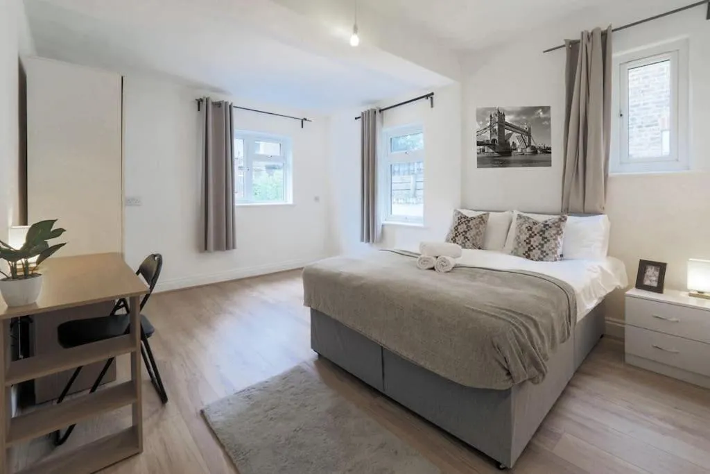 Image 3 of 2 Bed Flat In Heart Of Kilburn With Full Kitchen London