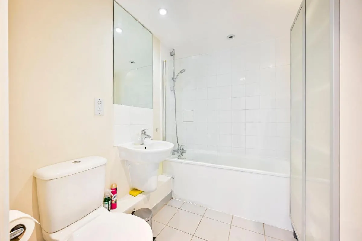 Image 4 of 2 Bed Flat Next Old Street Tube