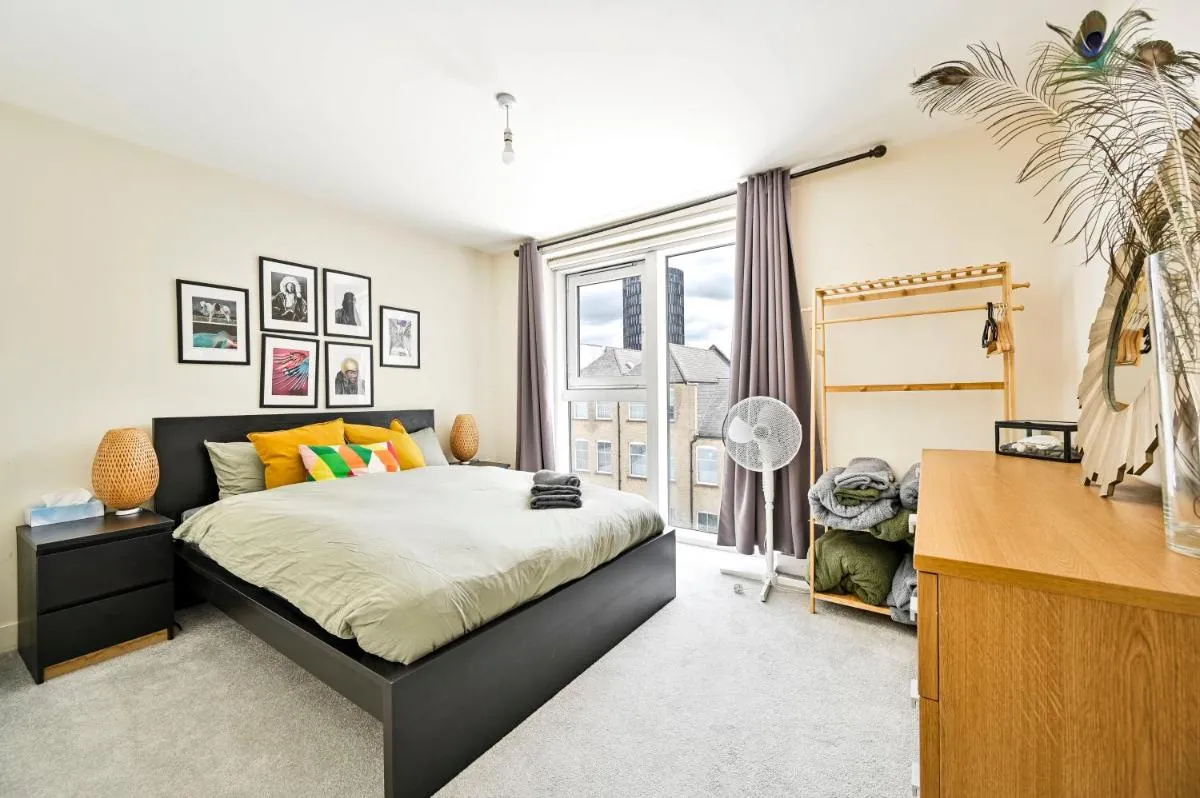Image 5 of 2 Bed Flat Next Old Street Tube