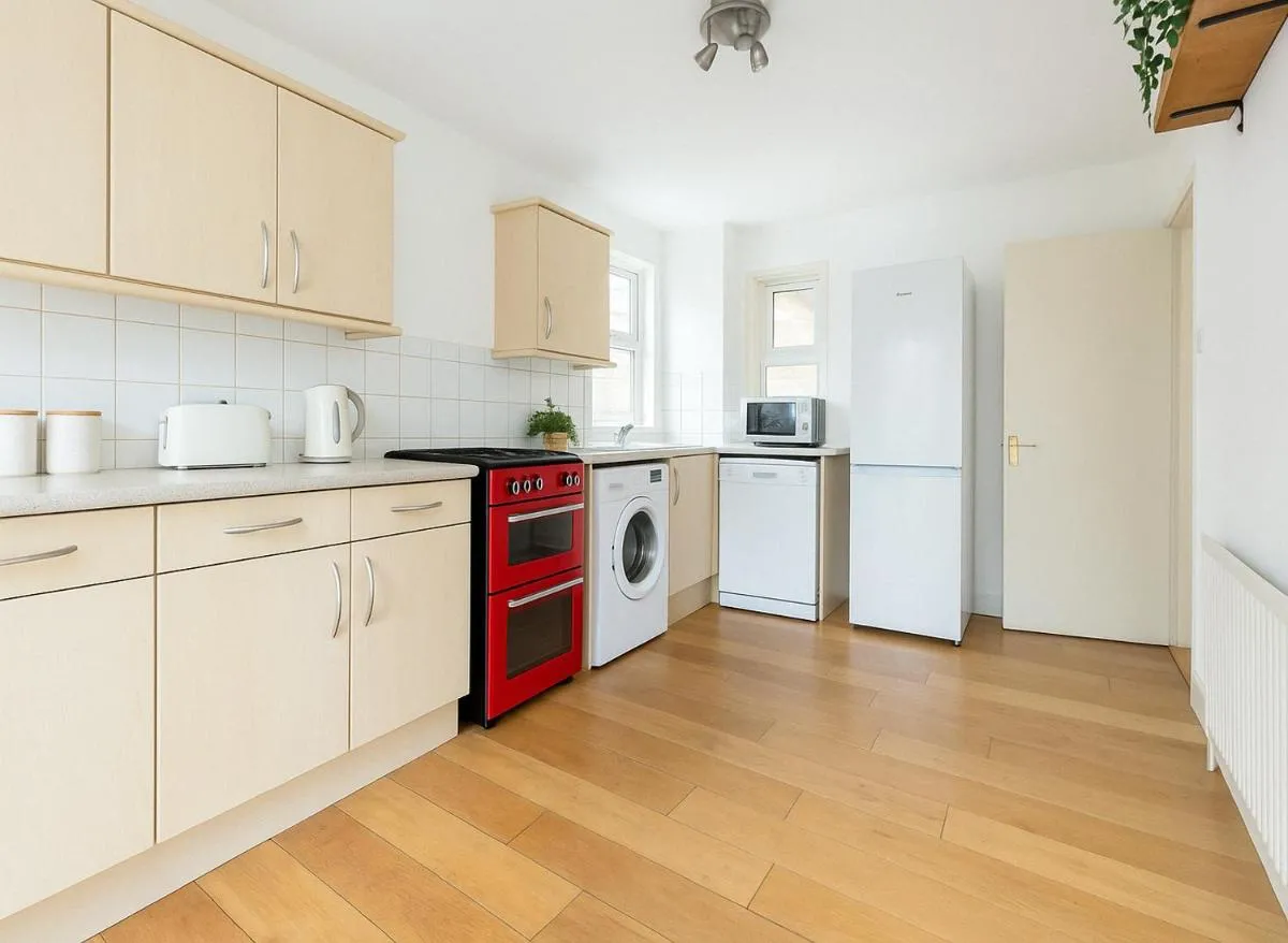Image 5 of 2 Bed Garden Flat in Clapham