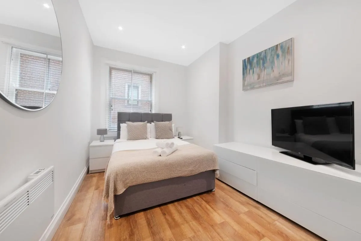 Image 5 of 2 Bed Piccadilly Apartment 1